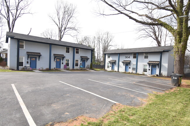 300 Coxe Ave in Charlotte, NC - Building Photo - Building Photo