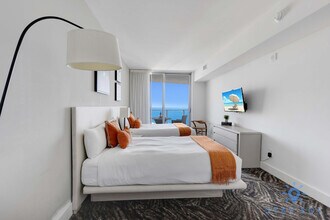 4111 S Ocean Dr in Hollywood, FL - Building Photo - Building Photo