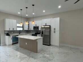 4829 29th St SW in Lehigh Acres, FL - Foto de edificio - Building Photo