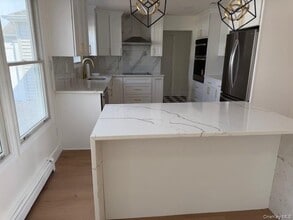 6 Hillview Ct in Commack, NY - Building Photo - Building Photo