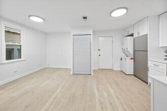 3037 N Southport Ave in Chicago, IL - Building Photo - Building Photo