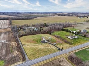 2654 Whalen Rd in Bloomfield, NY - Building Photo - Building Photo