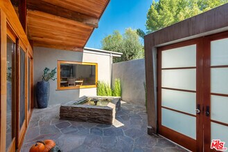 4305 Clear Valley Dr in Los Angeles, CA - Building Photo - Building Photo