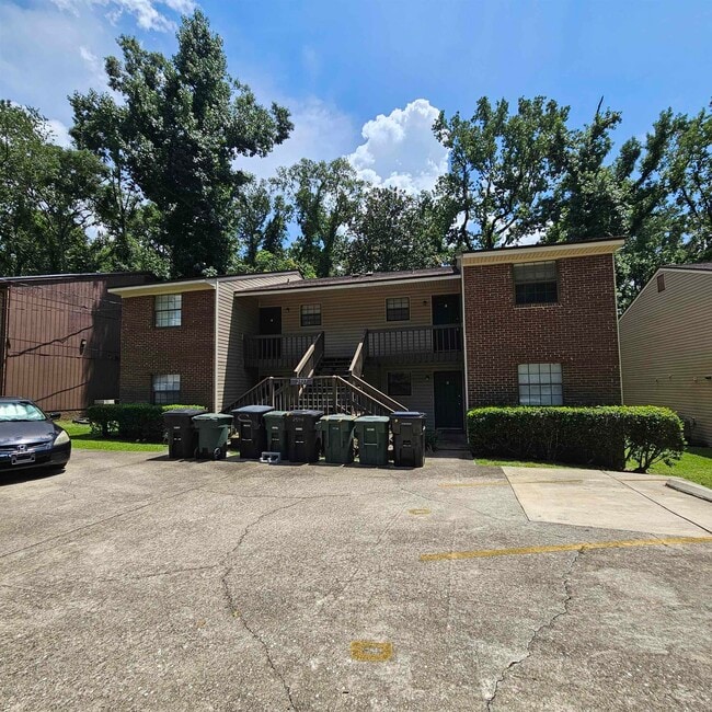 property at 2927 Woodrich Dr