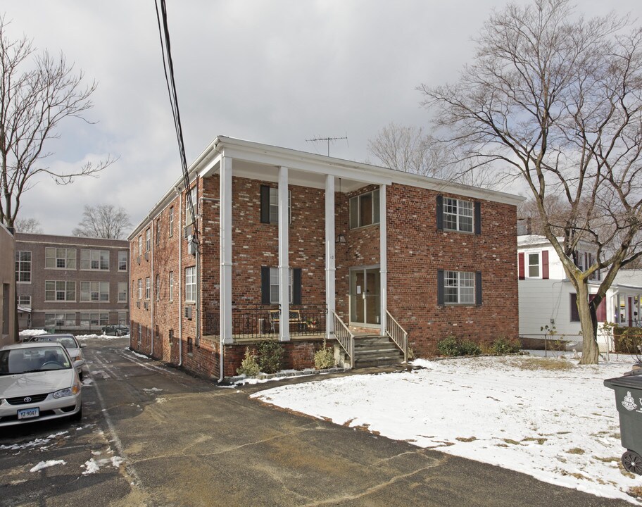 12 Belltown Rd in Stamford, CT - Foto de edificio