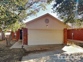 700 Stribling Cir in Azle, TX - Building Photo