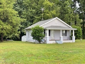 645 Union Mill Rd in La Crosse, VA - Building Photo - Building Photo