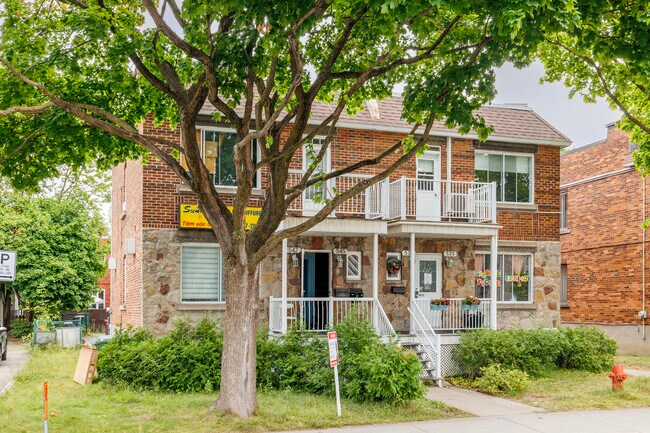 547 Décarie Boul in St. Laurent, QC - Building Photo - Building Photo