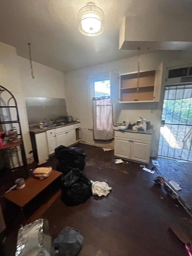 8564 N Broadway in St. Louis, MO - Building Photo - Building Photo