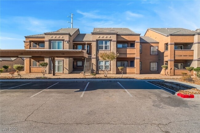 6650 W Warm Springs Rd in Las Vegas, NV - Foto de edificio - Building Photo