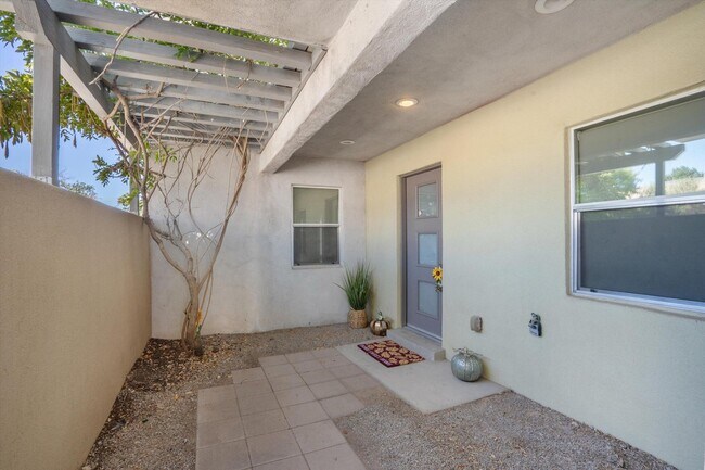 3936 Silver Ave SE in Albuquerque, NM - Building Photo - Building Photo