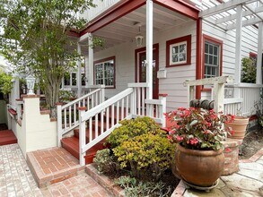745 Stratford Dr in Encinitas, CA - Foto de edificio - Building Photo