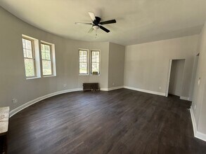 Spacious Apartment for Rent in Edgewater! in Lakewood, OH - Foto de edificio - Interior Photo