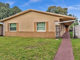 705 SW 15th Ave in Fort Lauderdale, FL - Building Photo