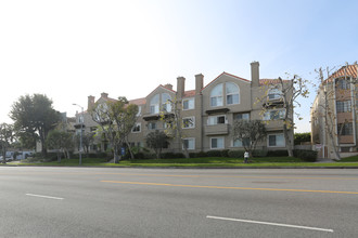 2669 S. Barrington Ave. in Los Angeles, CA - Building Photo - Building Photo