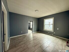 72 Burton St in Waterbury, CT - Building Photo