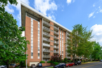 Wapleton Condominiums in Alexandria, VA - Building Photo - Building Photo