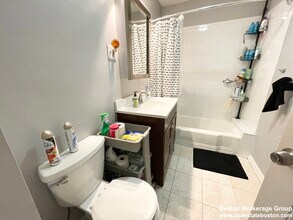 9 Taft St, Unit 1 in Boston, MA - Foto de edificio - Building Photo