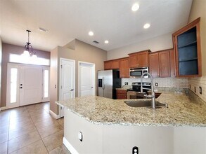 10737 Standing Stone Dr in Wimauma, FL - Building Photo - Building Photo