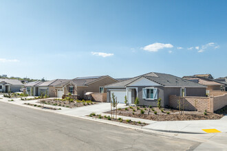 32336 Parker St in Menifee, CA - Foto de edificio - Building Photo