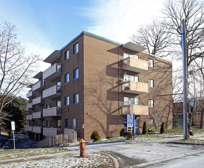 101 Driftwood Ave in Toronto, ON - Building Photo - Building Photo