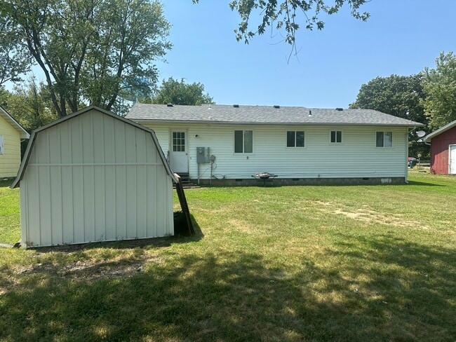 1420 S Clark Ave in Bolivar, MO - Building Photo - Building Photo