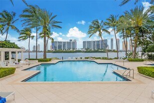 3145 NE 184th St in North Miami Beach, FL - Building Photo