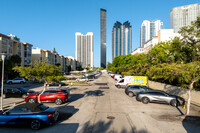 Avila South Condo in Sunny Isles Beach, FL - Foto de edificio - Building Photo