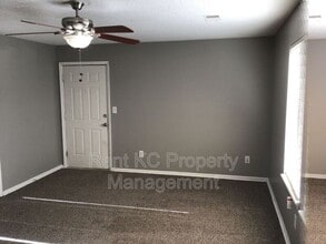 208 W Meadow St in Smithville, MO - Building Photo - Building Photo