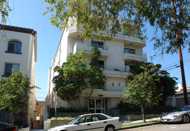 1811 Fairburn Ave in Los Angeles, CA - Foto de edificio - Building Photo