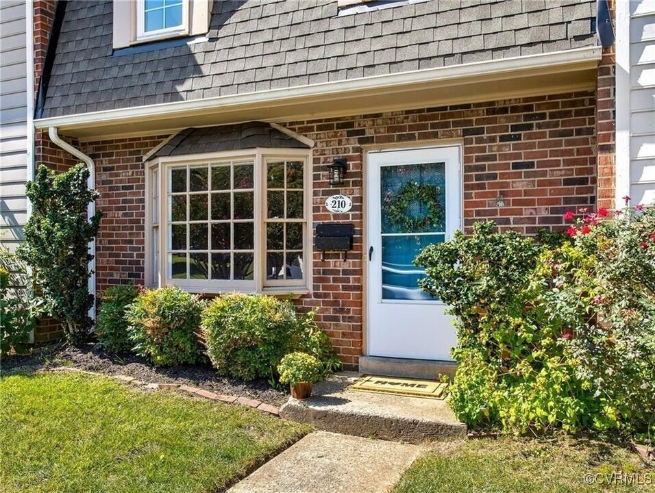 210 Newstead Dr in Richmond, VA - Building Photo