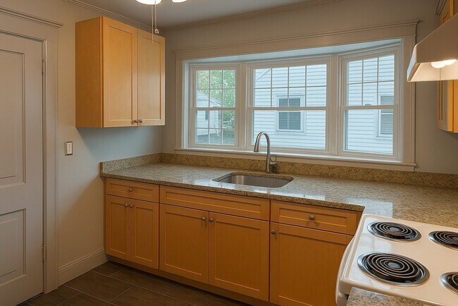125 E Elm Ave in Quincy, MA - Building Photo - Building Photo