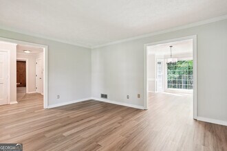 5206 Clearwater Dr SW in Stone Mountain, GA - Building Photo - Building Photo