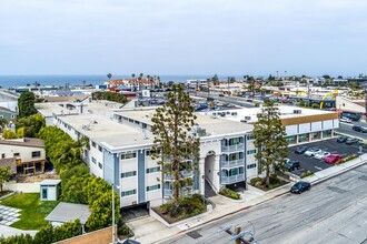 2411 Prospect Ave, Unit #224 in Hermosa Beach, CA - Foto de edificio - Building Photo