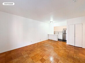 67 E 3rd St in New York, NY - Foto de edificio - Building Photo