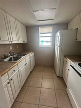 637 NE 6th Ct, Unit j in Boynton Beach, FL - Foto de edificio - Building Photo