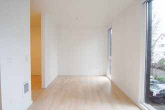 1475 SE 15th Ave in Portland, OR - Building Photo - Building Photo