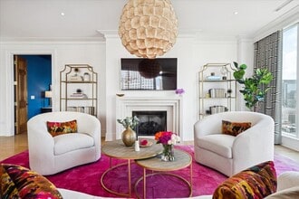 9 W Walton St in Chicago, IL - Building Photo - Building Photo