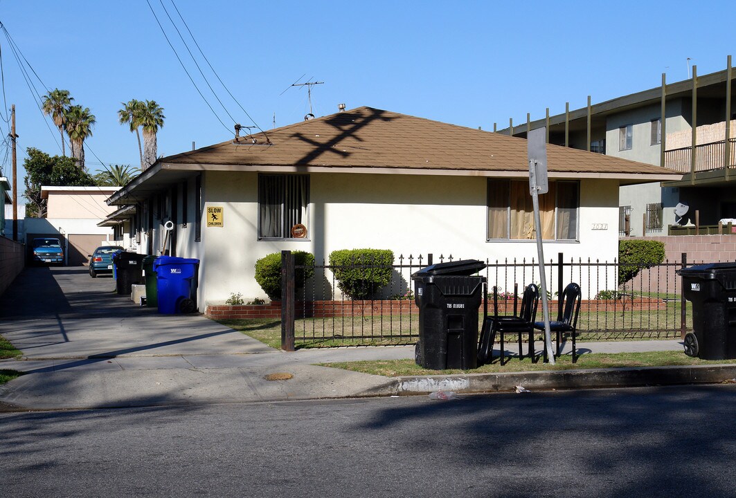 1027 S Myrtle Ave in Inglewood, CA - Building Photo