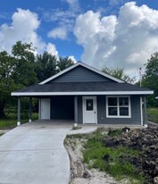 1210 Booker St in Commerce, TX - Building Photo