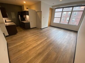 145 E Berkeley St, Unit 6 in Boston, MA - Foto de edificio - Building Photo