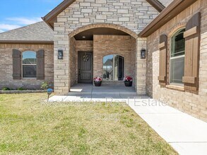 1027 Kimberlin Ln in Tuttle, OK - Building Photo - Building Photo