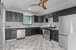 416 Electric St in Scranton, PA - Building Photo