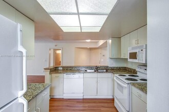 3605 NE 207th St, Unit 3202 in Miami, FL - Building Photo - Building Photo