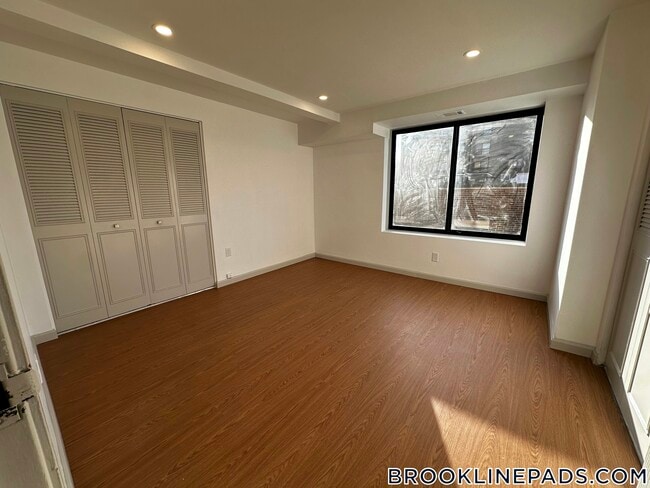 1243 Beacon St in Brookline, MA - Building Photo - Building Photo