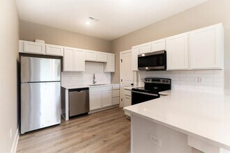 1643 S Limuel Cir in Wichita, KS - Building Photo - Building Photo