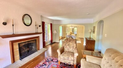 Fully Furnished Second And Third Floor Duplex in Shaker Heights, OH - Foto de edificio - Building Photo