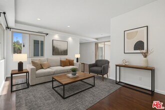 2619 Rinconia Dr in Los Angeles, CA - Building Photo - Building Photo