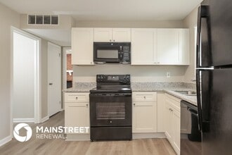 511 Foxcroft Dr in Winston-Salem, NC - Foto de edificio - Building Photo