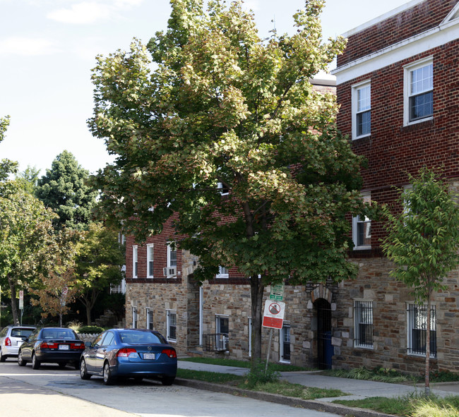 3521 Hertford Pl NW in Washington, DC - Building Photo - Building Photo